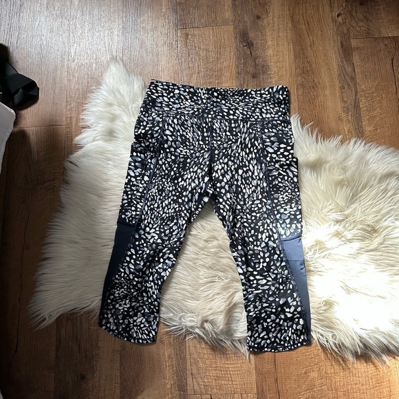 ATHLETA Spotty All In Crop Leggings - Picture 2 of 5
